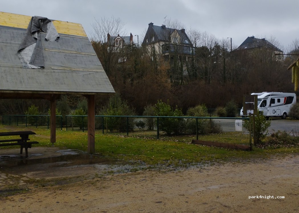 Aire camping car Belle-Isle-en-Terre — foto 4