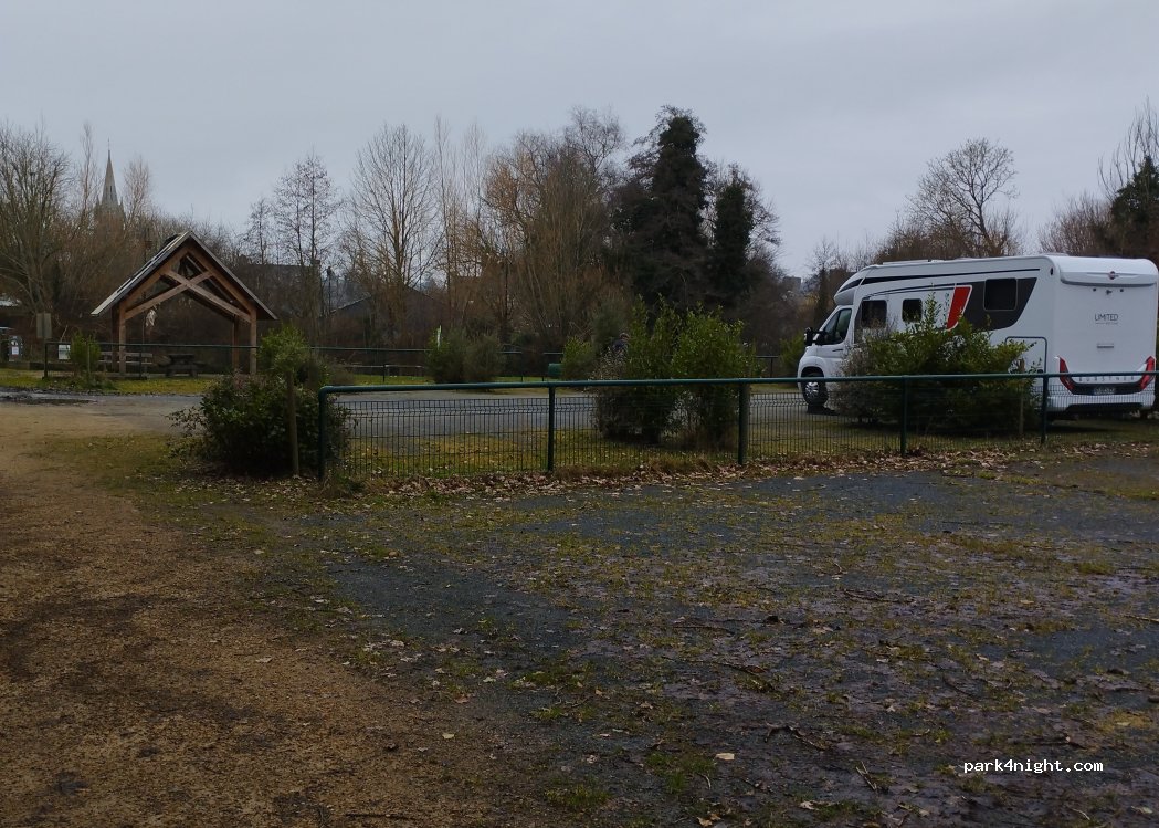 Aire camping car Belle-Isle-en-Terre — foto 5