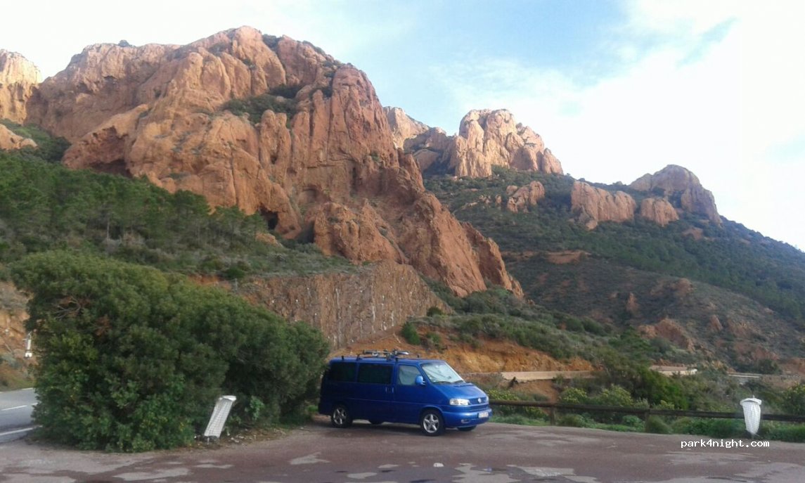 (83700) Saint-Raphaël - 629-807 Route de Saint-Barthélémy — foto