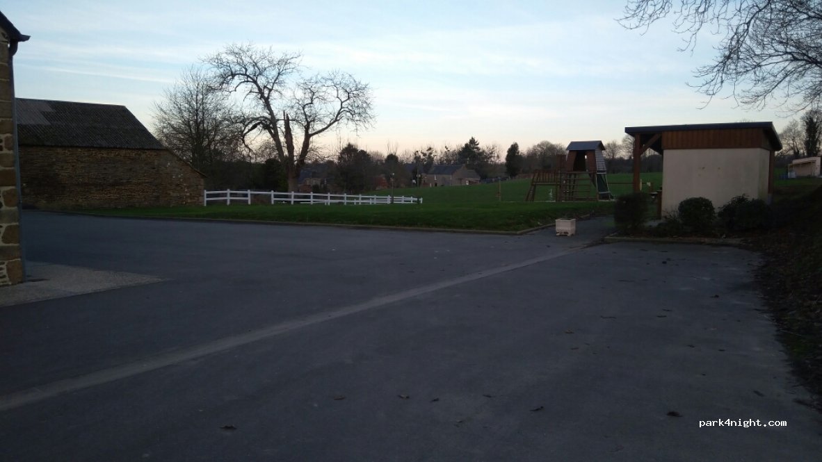 (50240) Carnet - 2 Place de la Mairie — foto 2