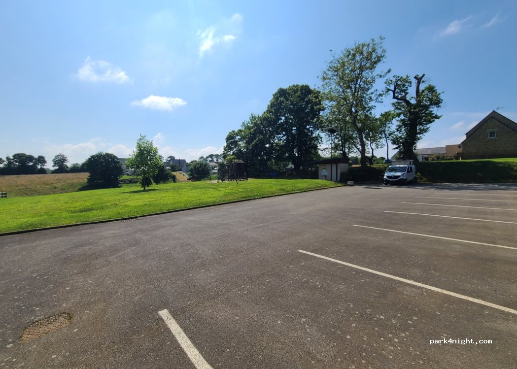 (50240) Carnet - 2 Place de la Mairie — foto 3