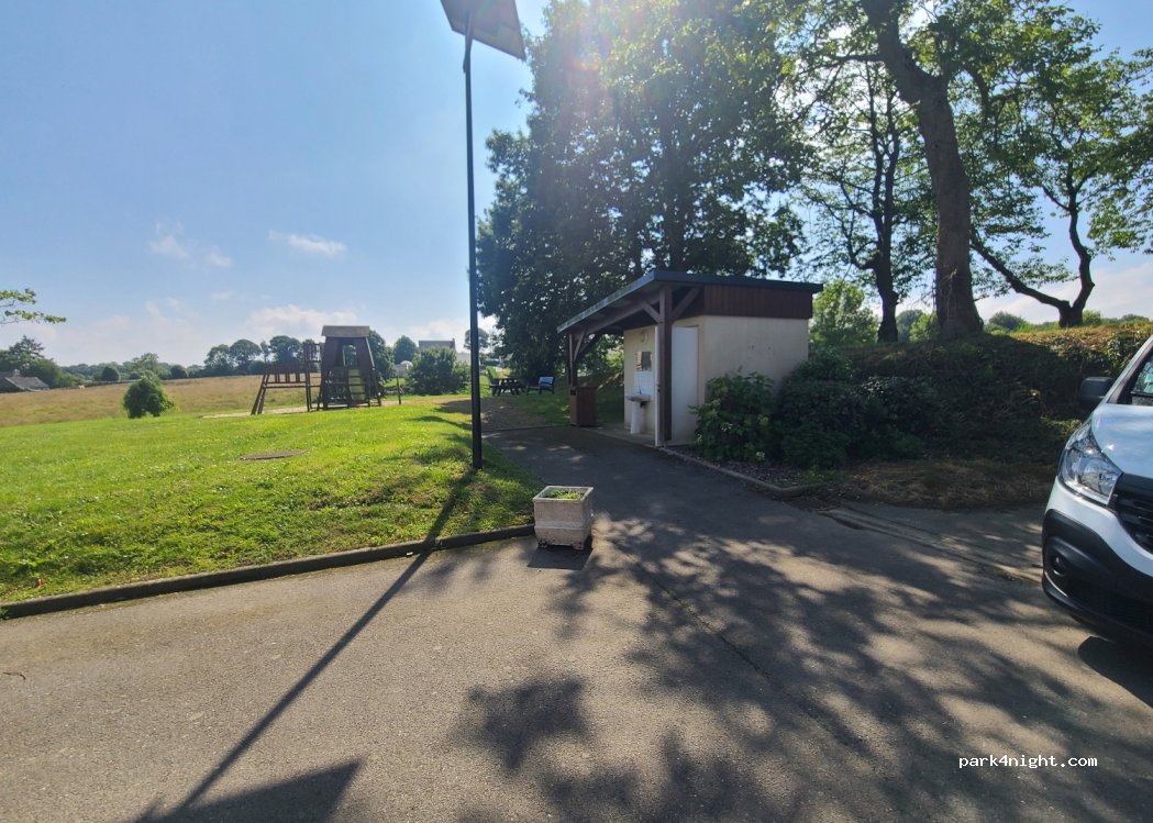 (50240) Carnet - 2 Place de la Mairie — foto 4