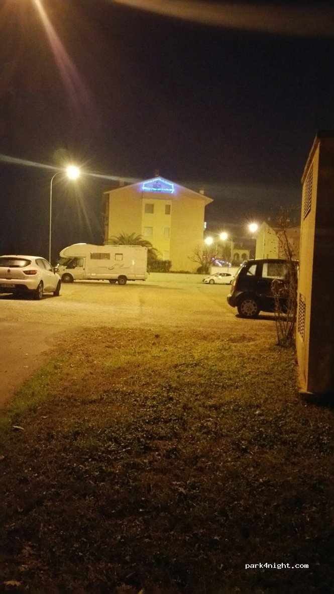 (60033) Chiaravalle - 17 Via Beniamino Gigli — foto