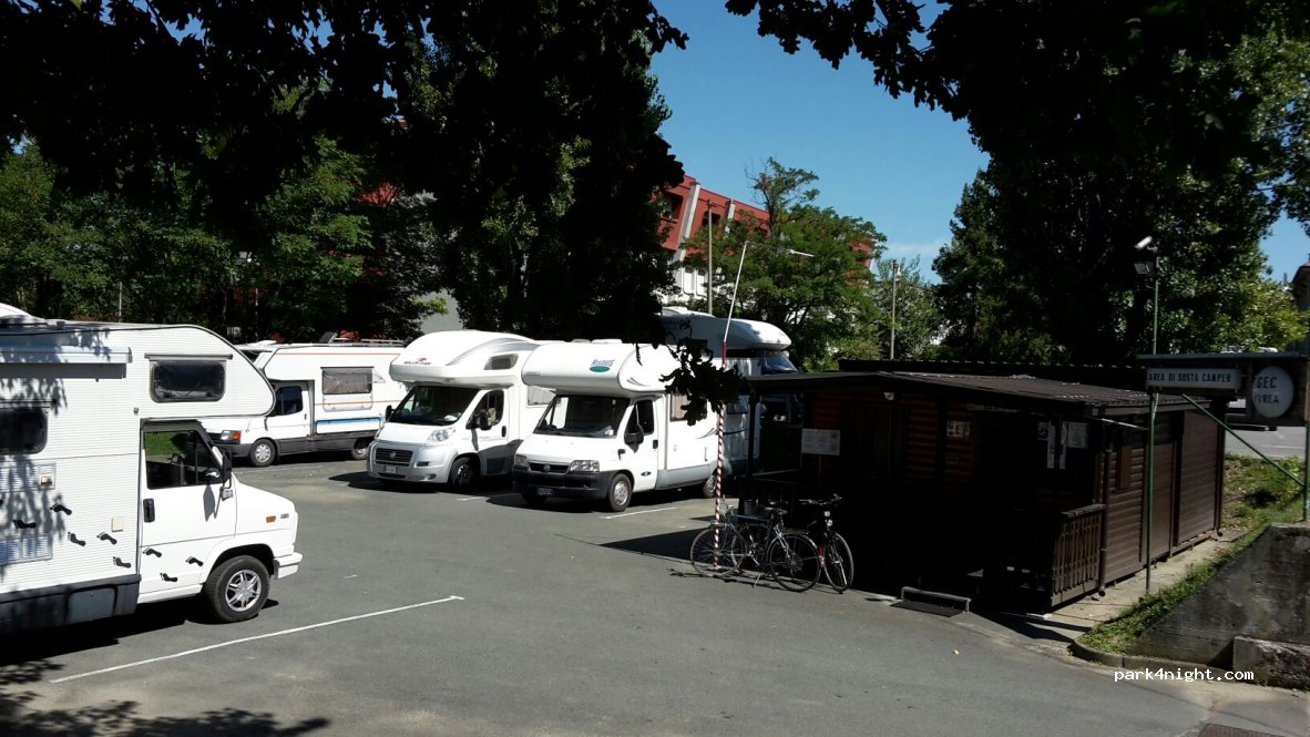 (10015) Ivrea - Via Dora Baltea 3, angolo P.le della Croce Rossa — foto