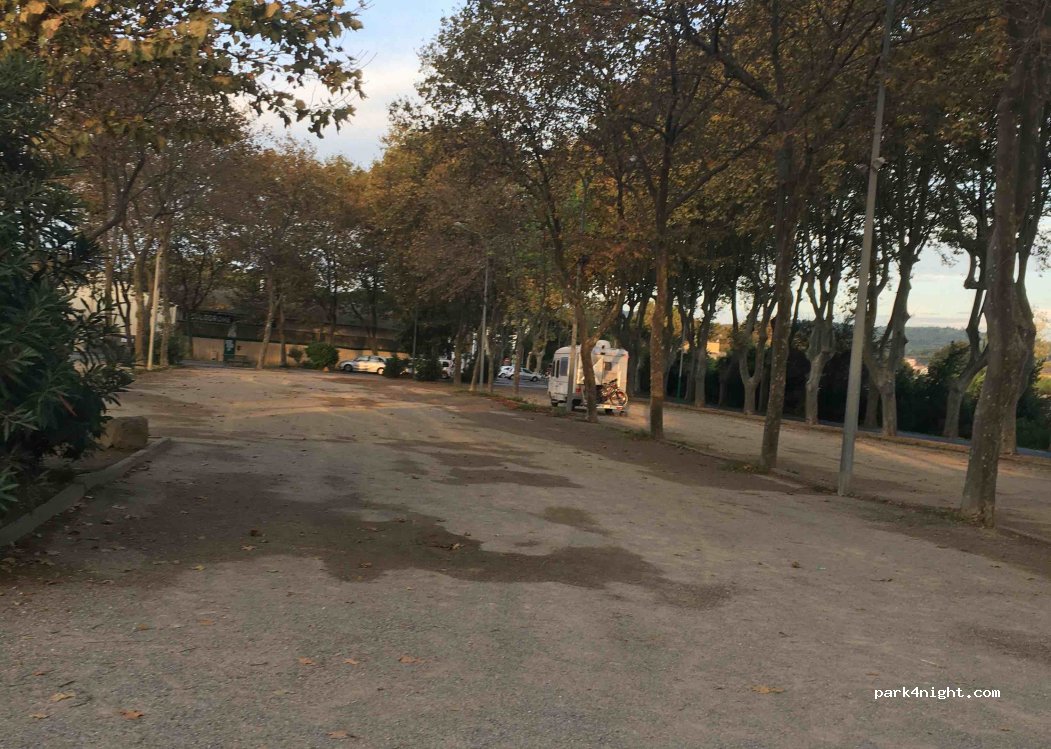 (11200) Lézignan-Corbières - 2 Rue Marie et Pierre Curie — foto