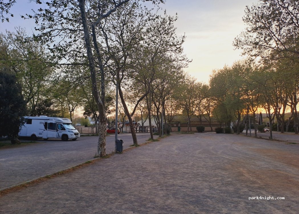 (11200) Lézignan-Corbières - 2 Rue Marie et Pierre Curie — foto 2