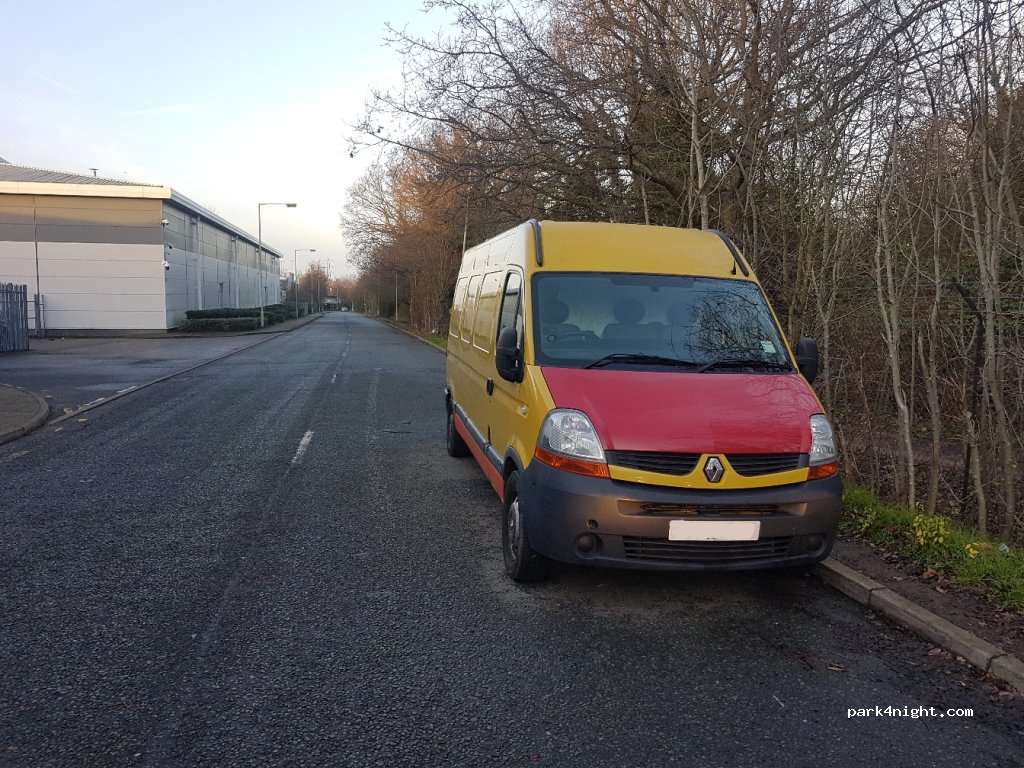 (WD18 9BL) Northwood - Dwight Road — foto