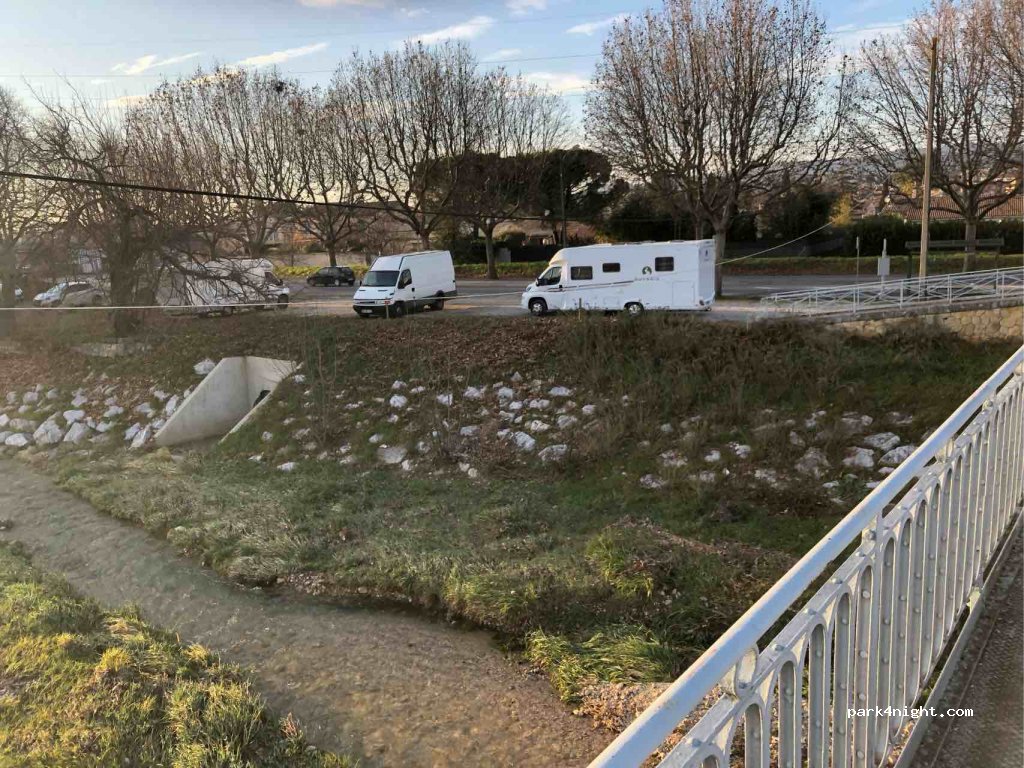 (84120) Pertuis - 39 Rue des Cèdres — foto