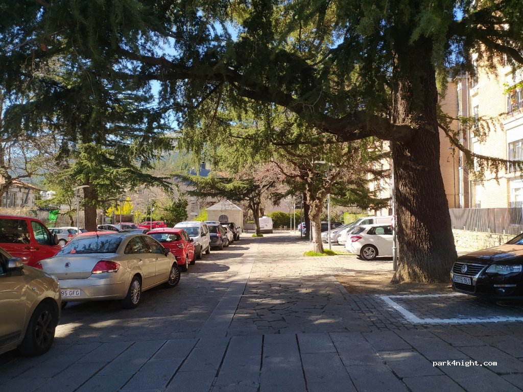(28200) San Lorenzo de El Escorial - 5 Plaza San Antonio de los Alamillos — foto 2