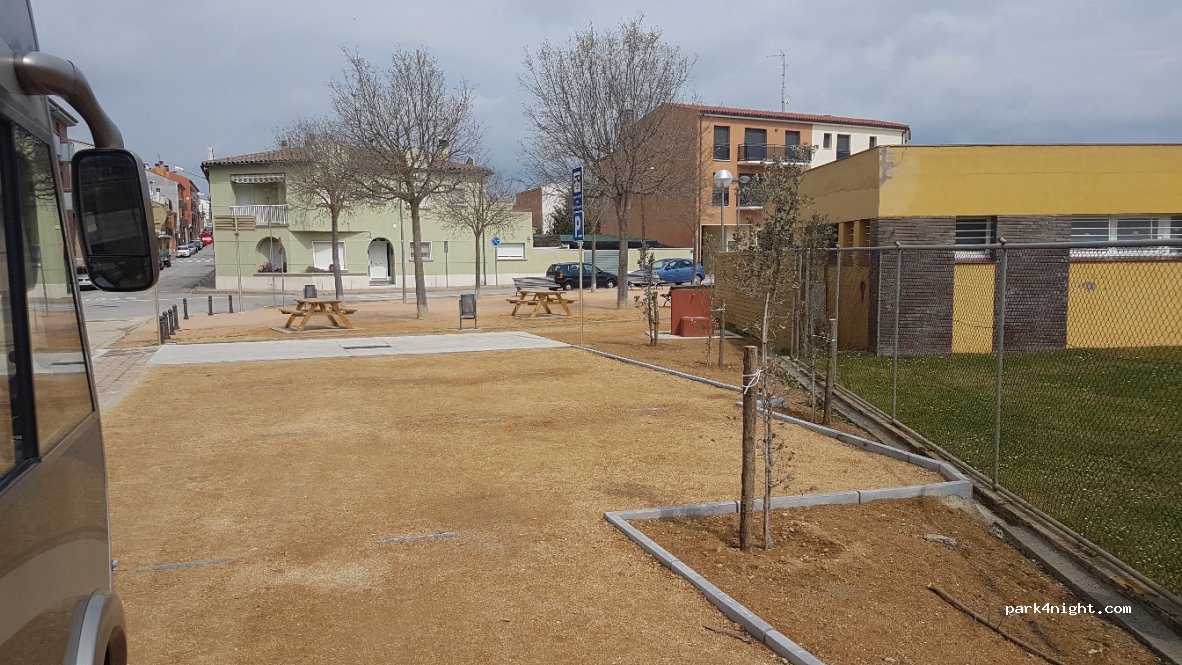 (17240) Llagostera - 57 Avinguda del Gironès — foto