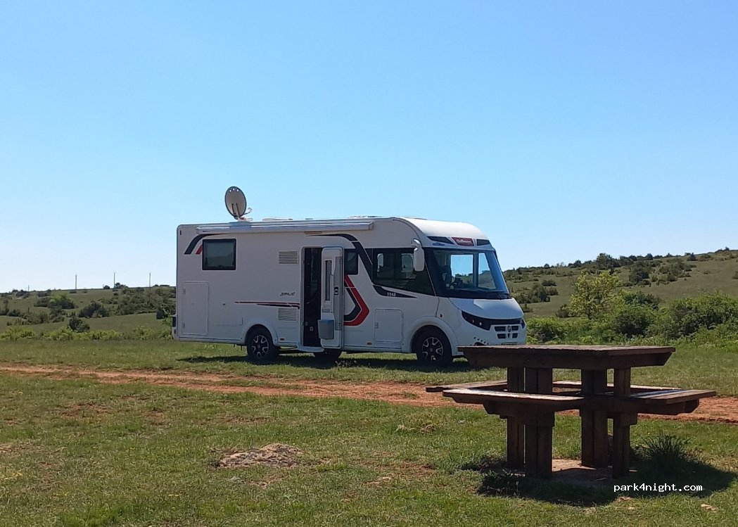(12230) Sainte-Eulalie-de-Cernon - D77 — foto