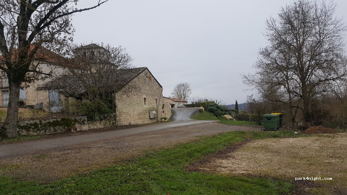 (82110) Sainte-Juliette - Unnamed Road — foto 2