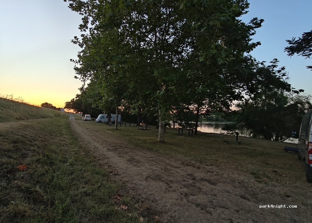(45150) Jargeau - rue du 71e BCP — foto 5