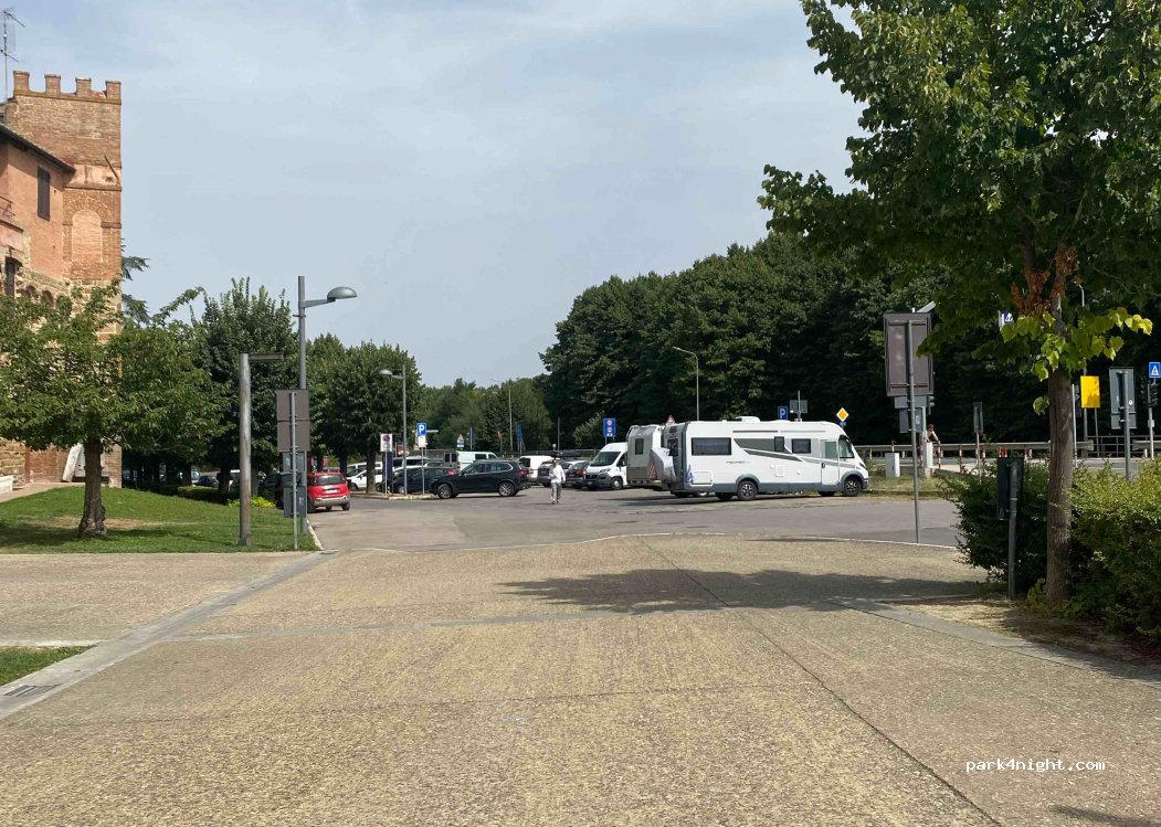 (53022) Buonconvento - 18 Piazza Giuseppe Garibaldi — foto