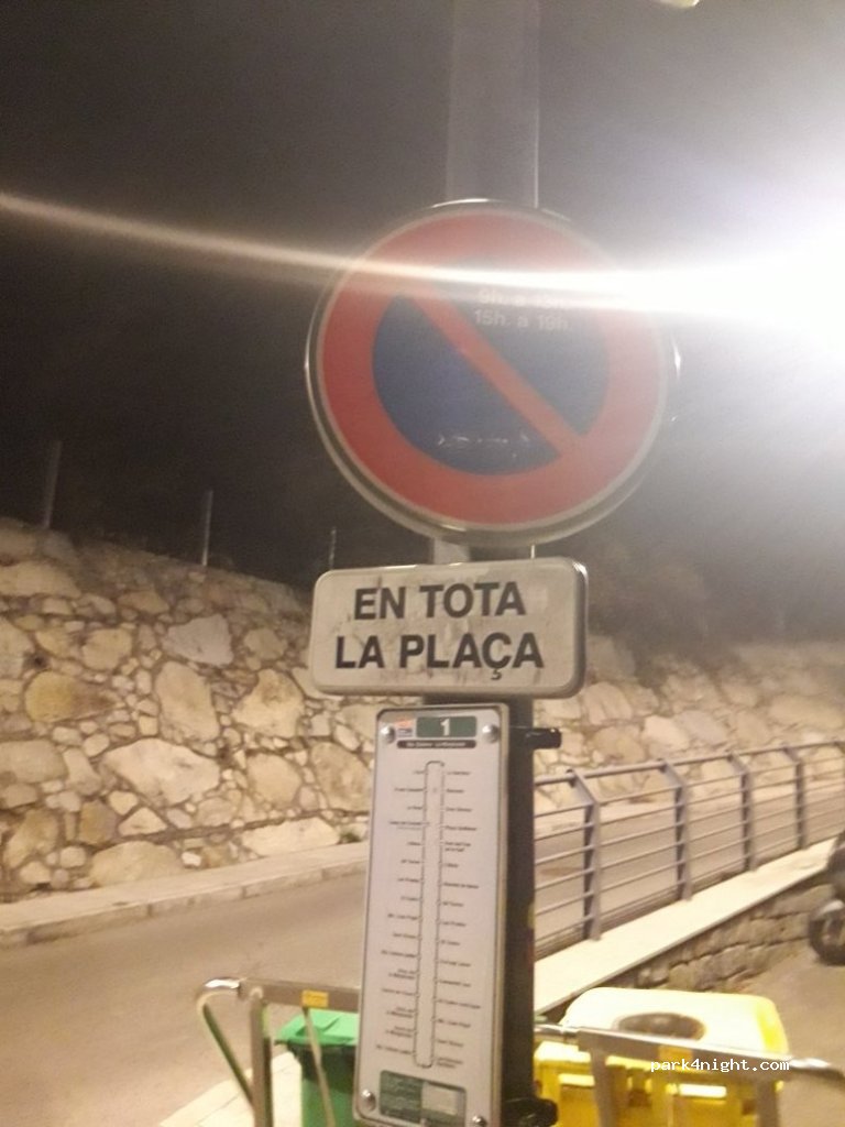 (AD500) Andorra la Vella - 31 Carrer Mossèn Lluís Pujol — foto