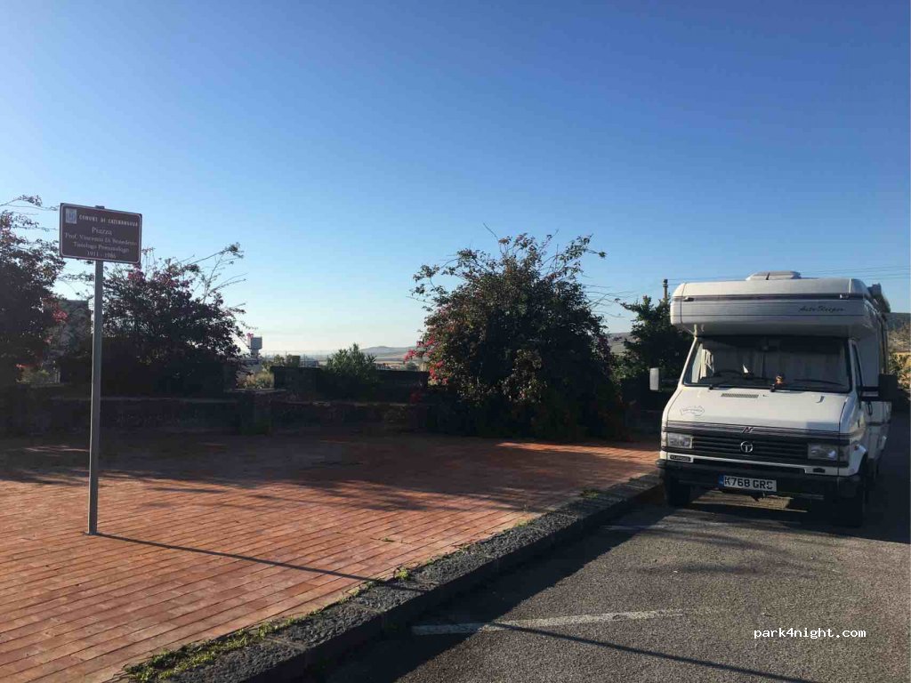 (94010) Catenanuova - 123 Piazza di Benedetto — foto 3