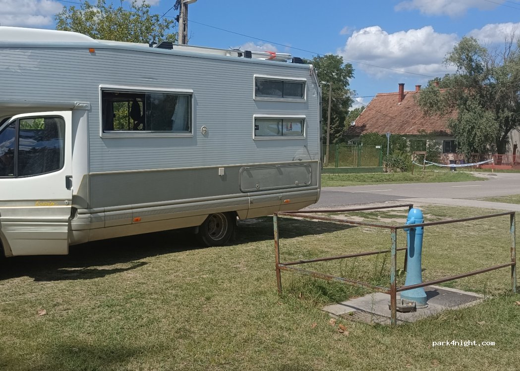 (6042) Fülöpháza - 6-8 Kossuth utca — foto