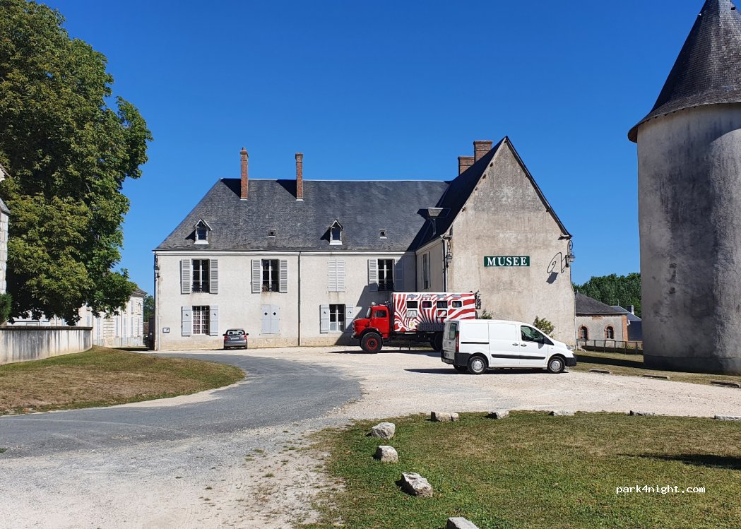 (18410) Argent-sur-Sauldre - 11 Avenue de Paris — foto 3