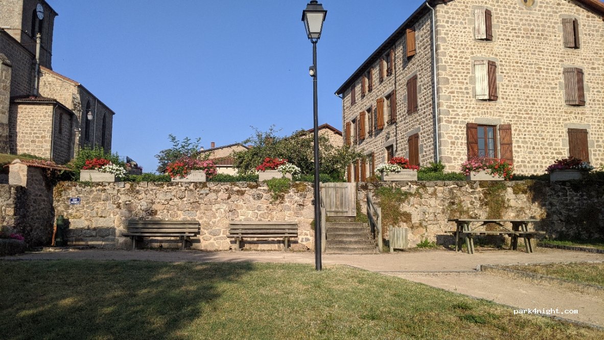 (42440) Les Salles - 1 Rue du 19 Mars — foto 3