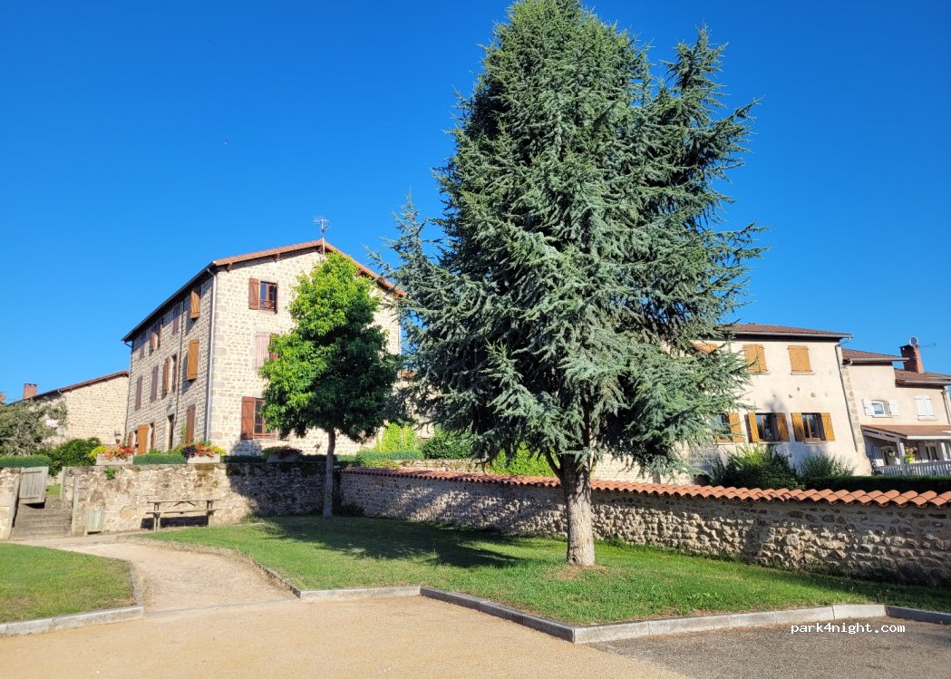 (42440) Les Salles - 1 Rue du 19 Mars — foto 4