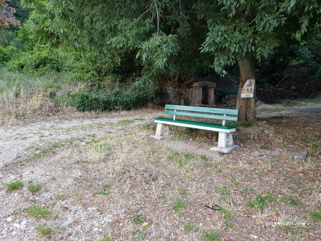 (21329) Živogošće - 137 D8 — foto