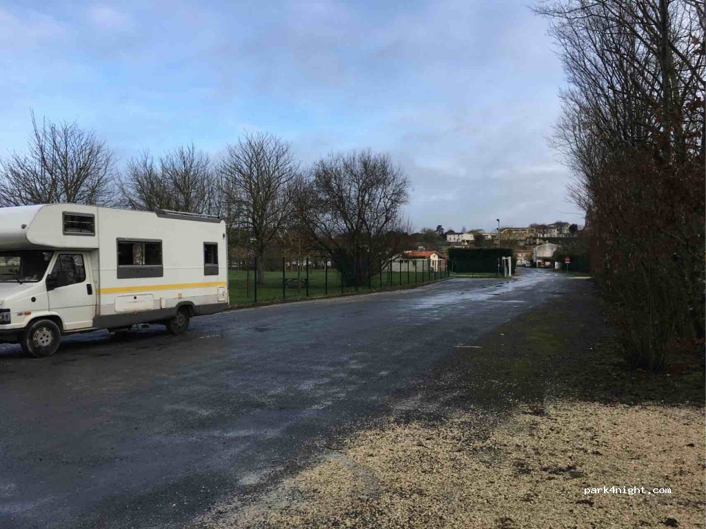 (17350) Le Mung - 101 Route de Saint-Savinien — foto