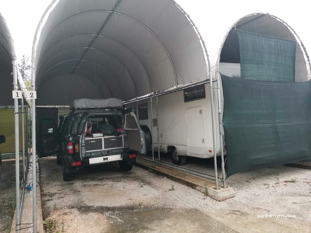 Area Sosta Rimessaggio Camper Posatora — foto