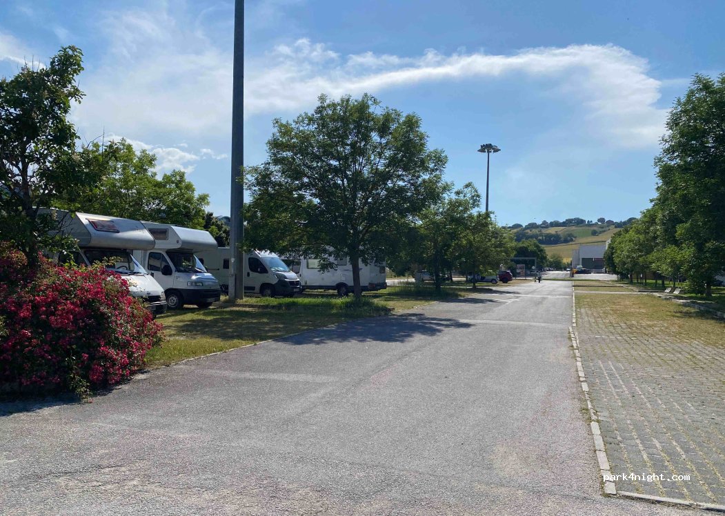 (60100) Ancona - Via Franco Scataglini Parking Supermaché AUCHAN Zona Barracola — foto