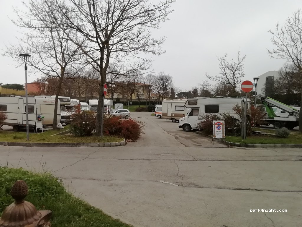(61032) FANO (PU) - Viale Kennedy Parking près cimetière — foto 2