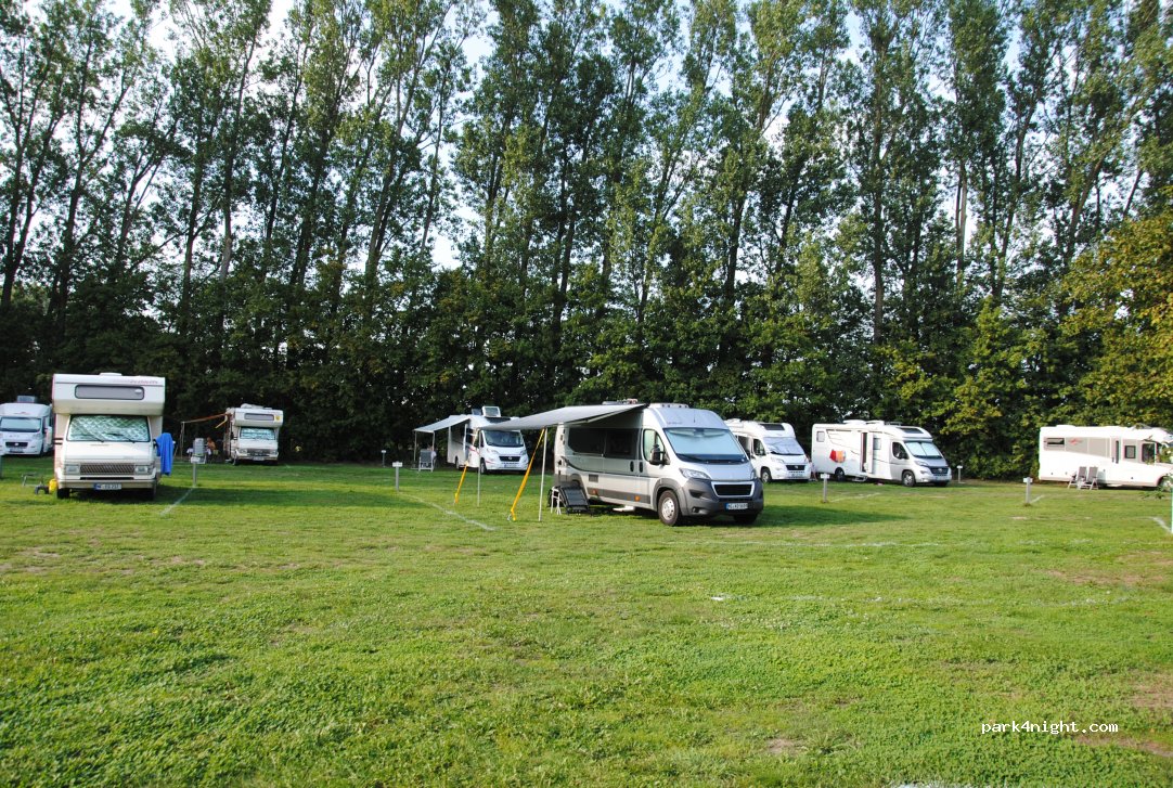 Stellplatz im Grünen Fa.Stuhr — foto