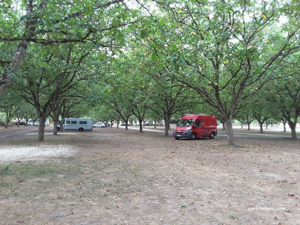 Aire du Port d'Enveaux / Canoë Détente — foto 2