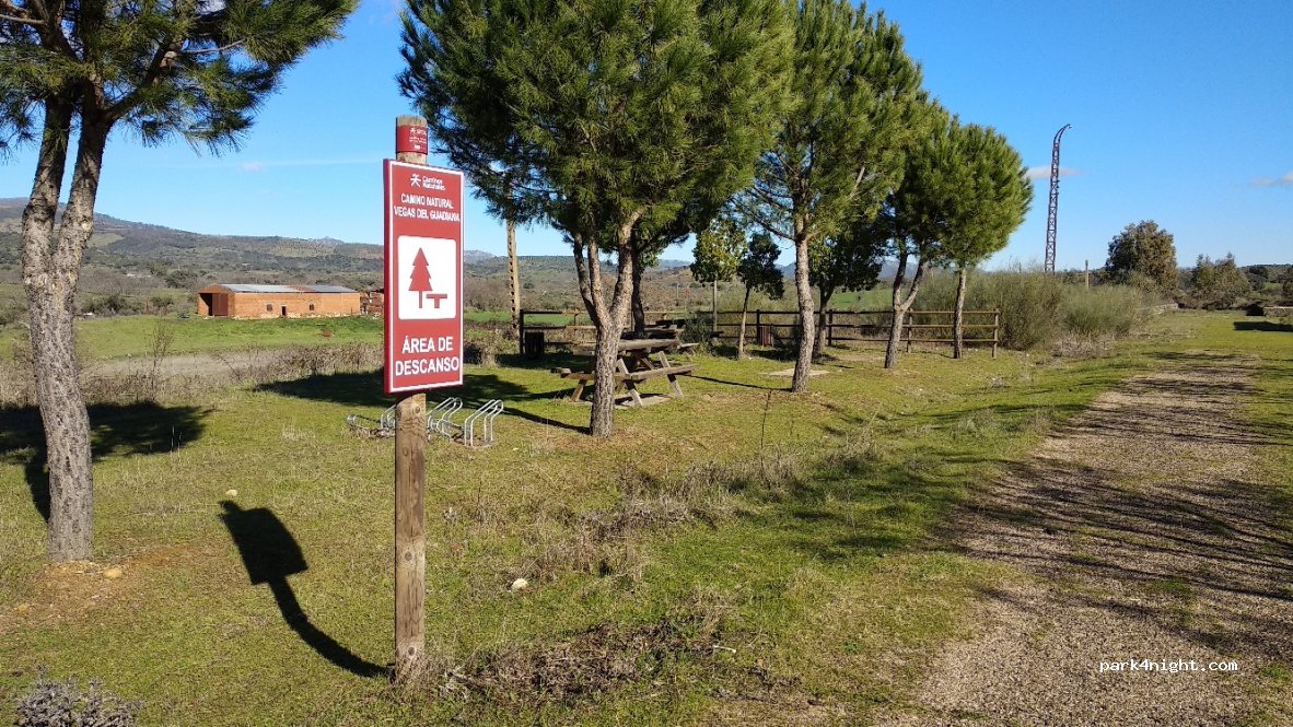 (10120) Logrosán - Avenida de la Constitución — foto