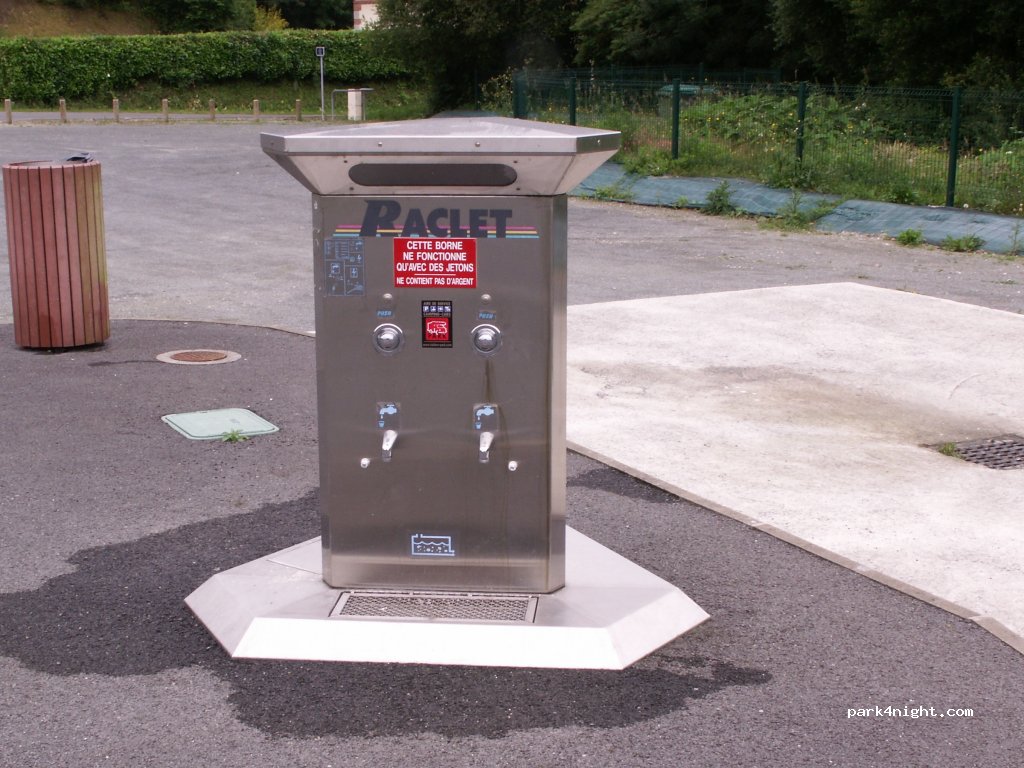 (22110) Rostrenen - Rue Rosa le Hénaff — foto