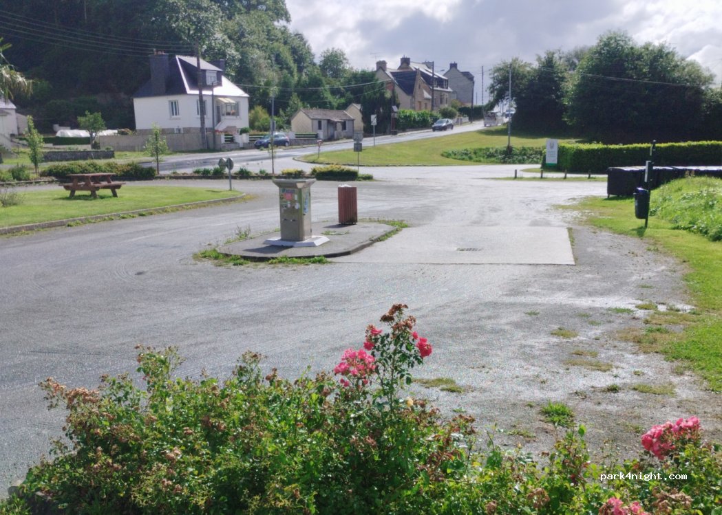 (22110) Rostrenen - Rue Rosa le Hénaff — foto 3