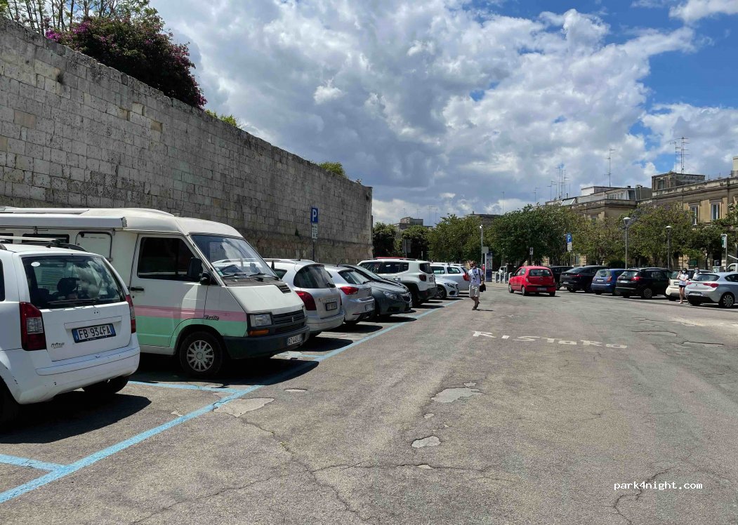 (73100) Lecce - 26 Viale dell' Università — foto