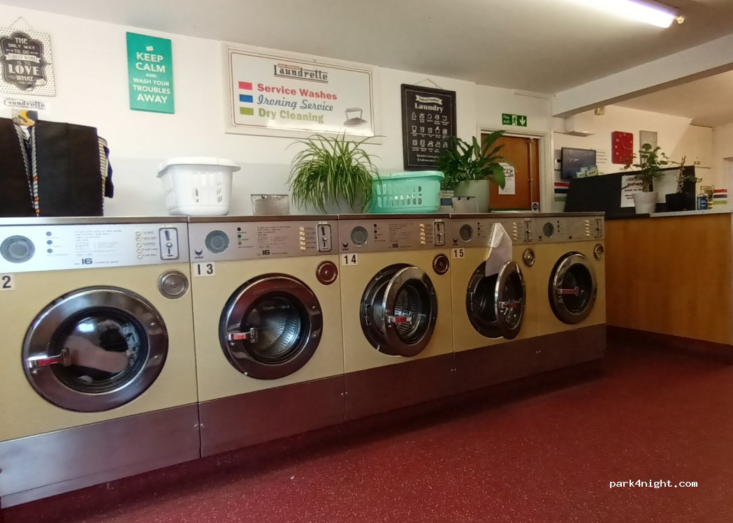 (SL4 4JR) Windsor - 300 Dedworth Road — foto 2