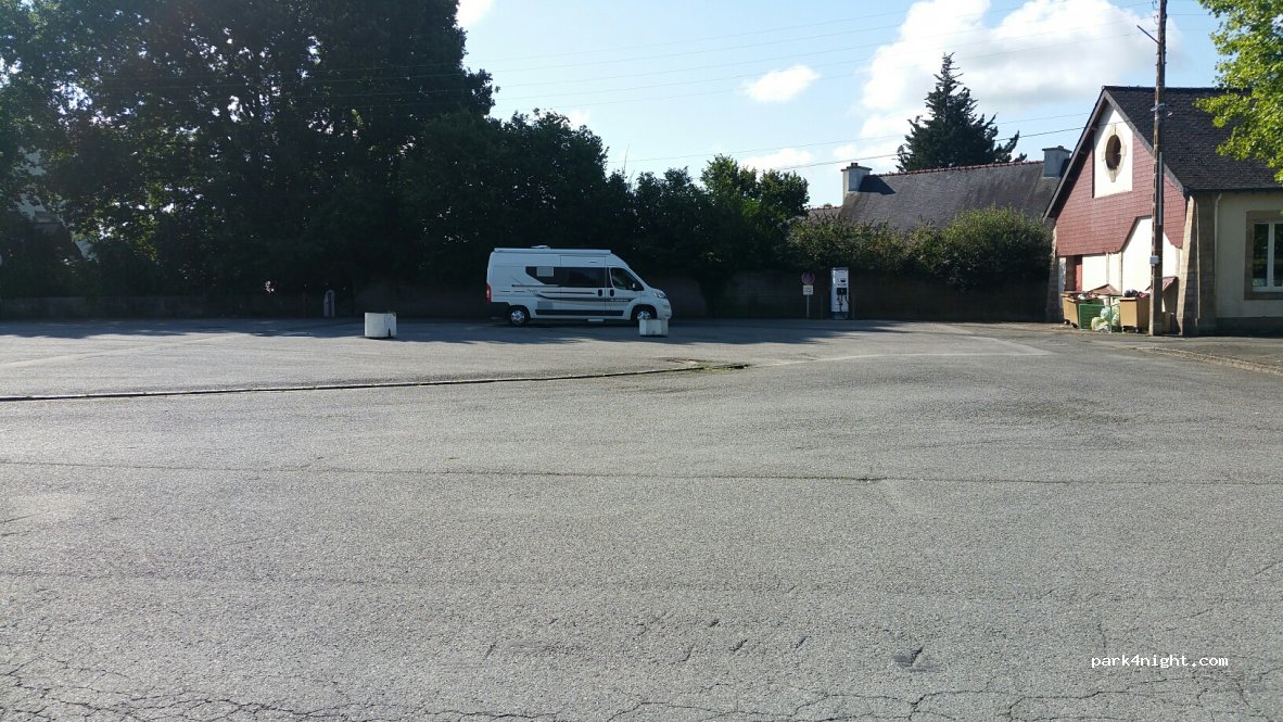 (56110) Gourin - 8 Place du Gén de Gaulle — foto 3