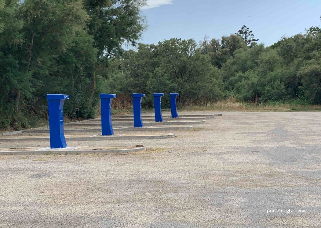 (13129) Arles - Salin de Giraud — foto 2