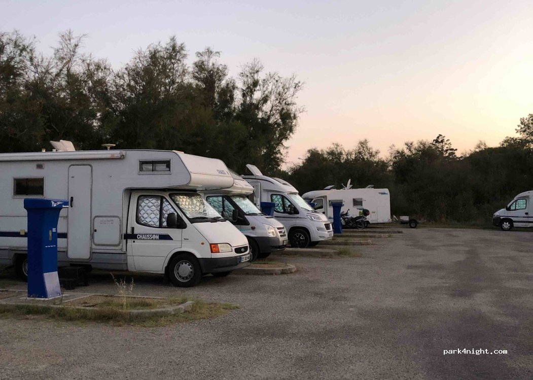 (13129) Arles - Salin de Giraud — foto 3