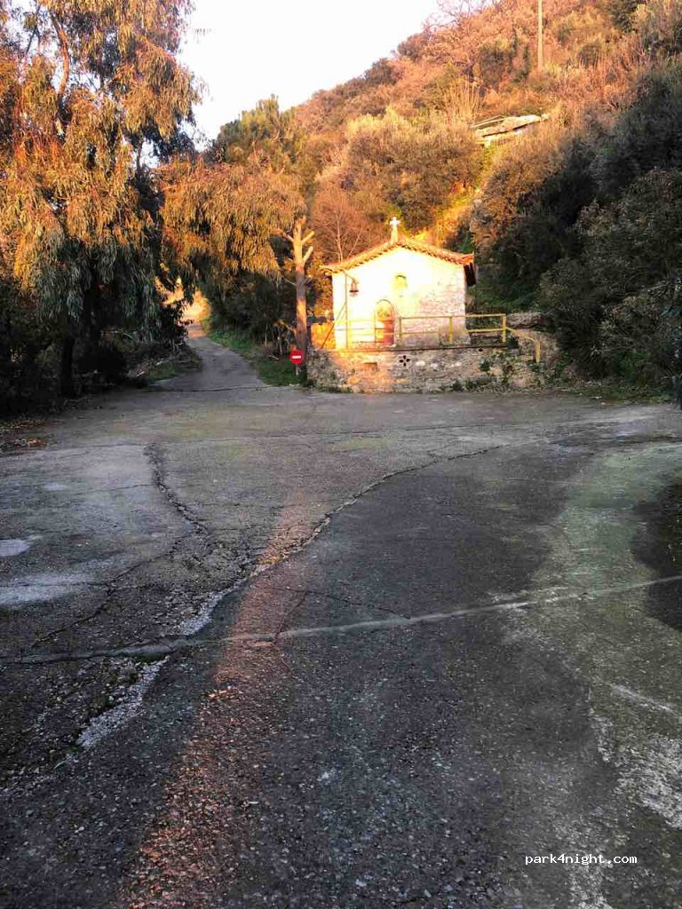 (240 22) Chora - Unnamed Road — foto