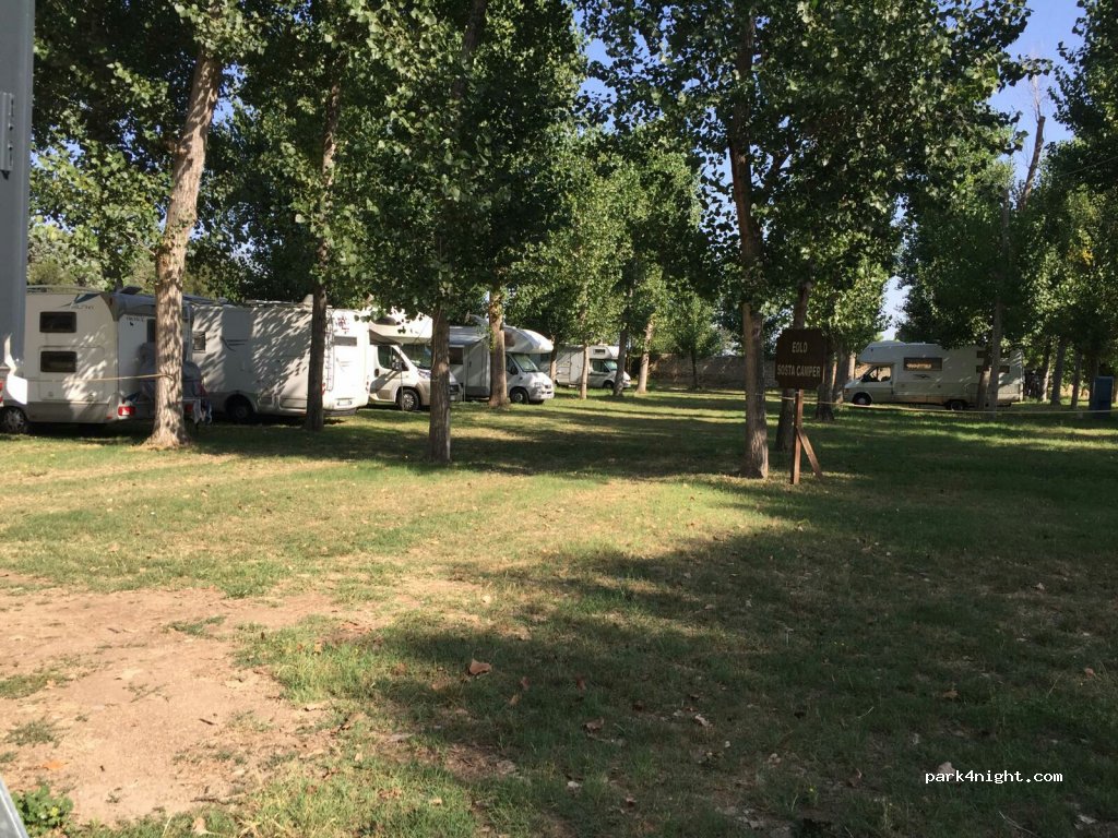 Area Sosta Camper - ”EOLO” — foto