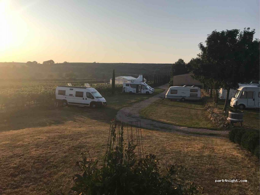 Reisemobilstellplatz Weingut Gehring — foto
