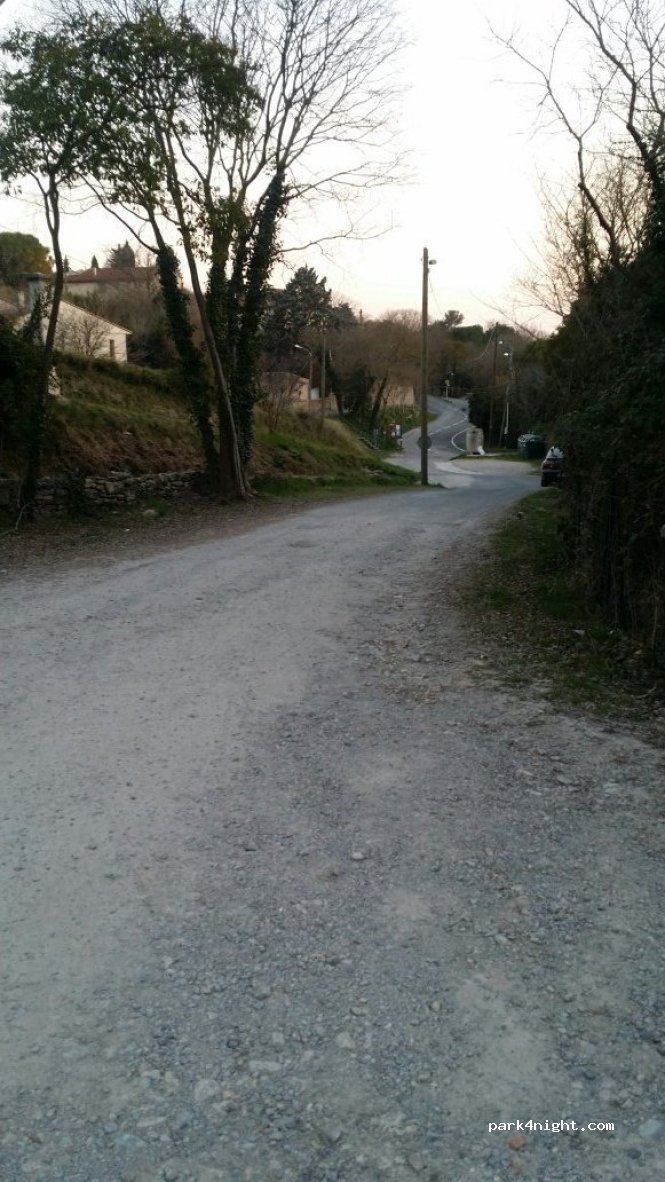 (30250) Sommières - 1 Place des Canons — foto 3