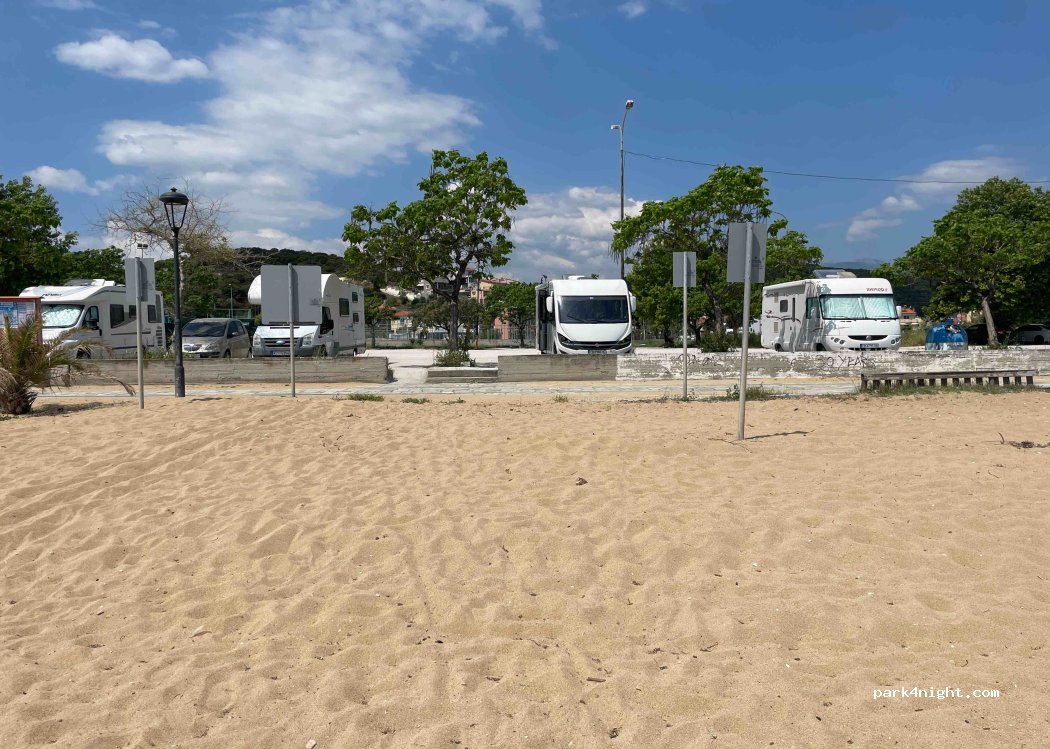 (640 07) Eleftheres - Eparchiaki Odos Neas Iraklitsas - Neas Peramou — foto 4