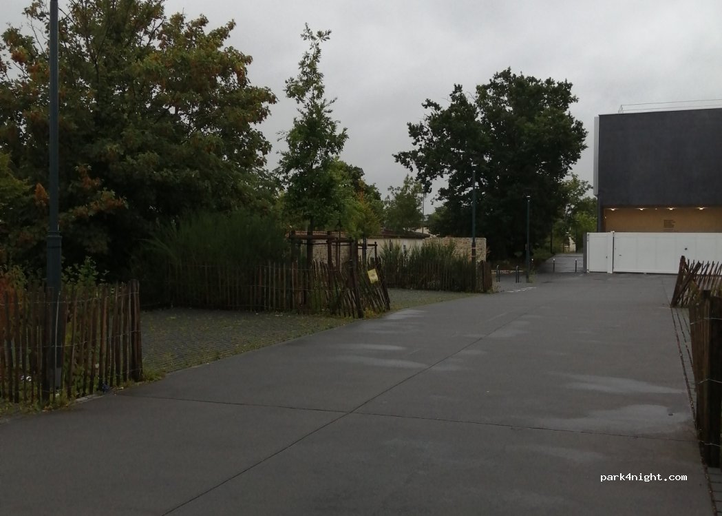 (35000) Rennes - 42 Square des Collines — foto