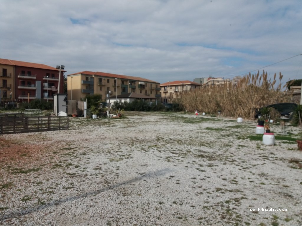 Area Sosta Camper Gli Oleandri — foto