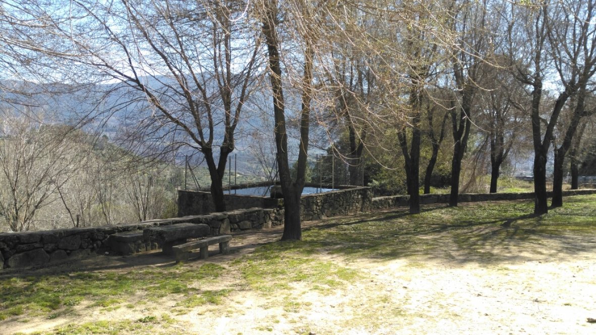 (05414) Cuevas del Valle - N-502 — foto 2