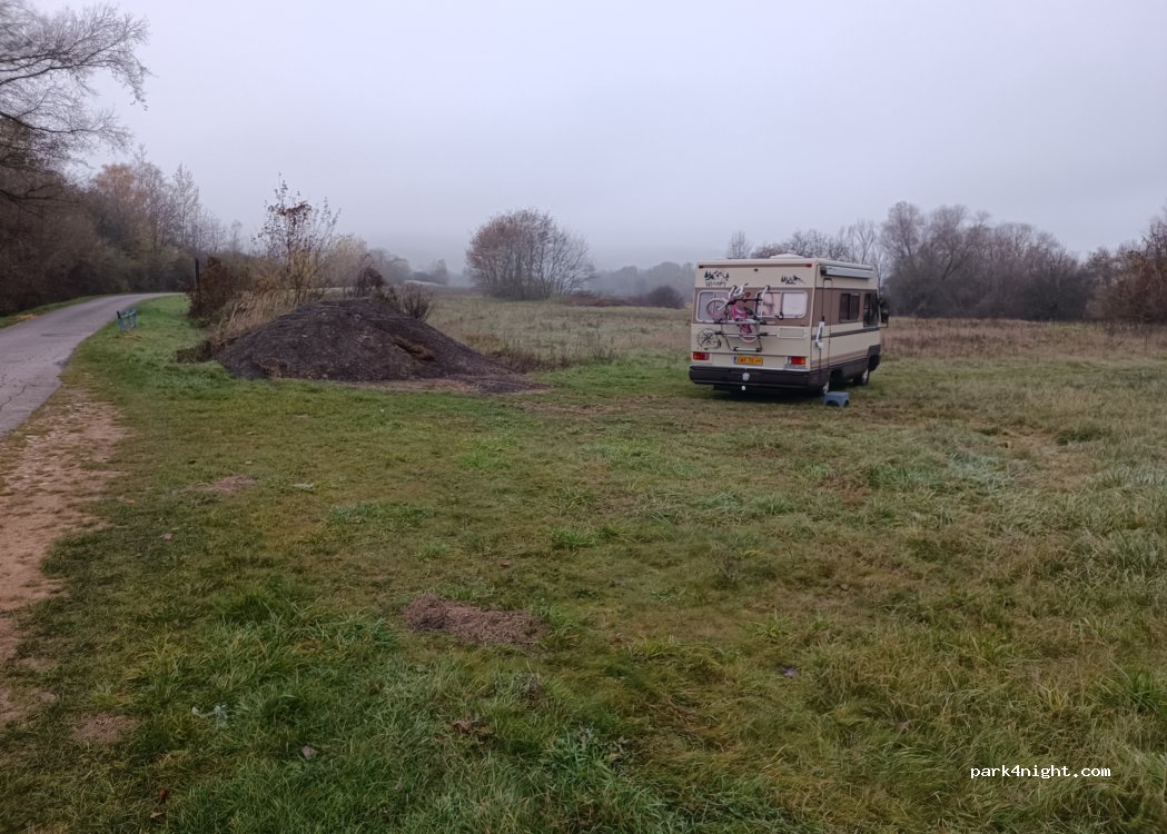 (985 52) Ružiná - — foto