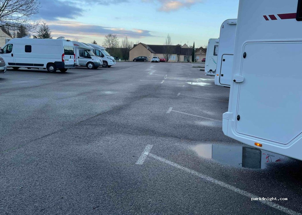 (71640) Givry - 1 Rue de la Gare — foto