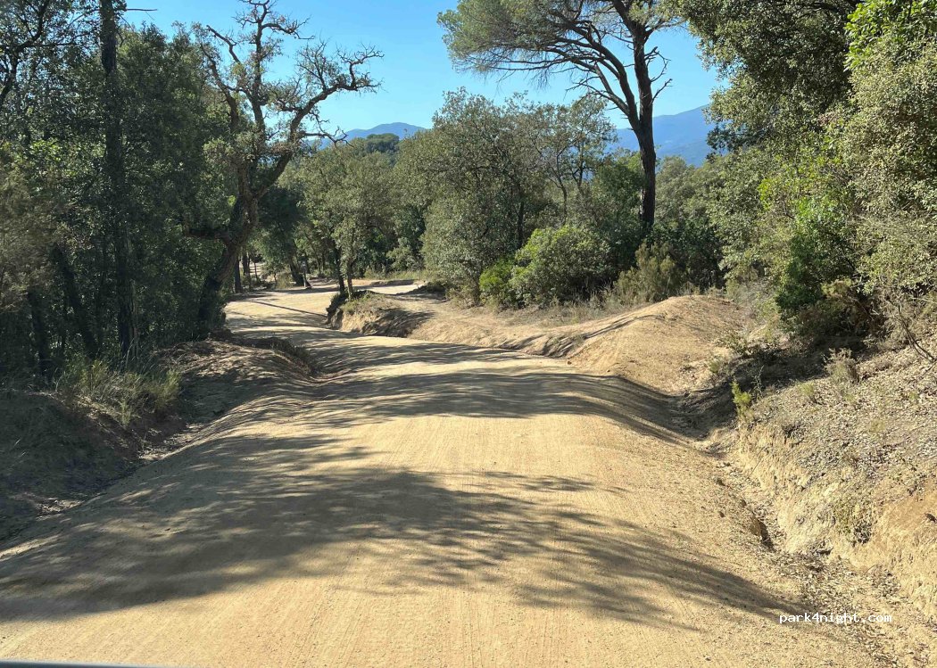 (08471) Vallgorguina - Unnamed Road — foto 3